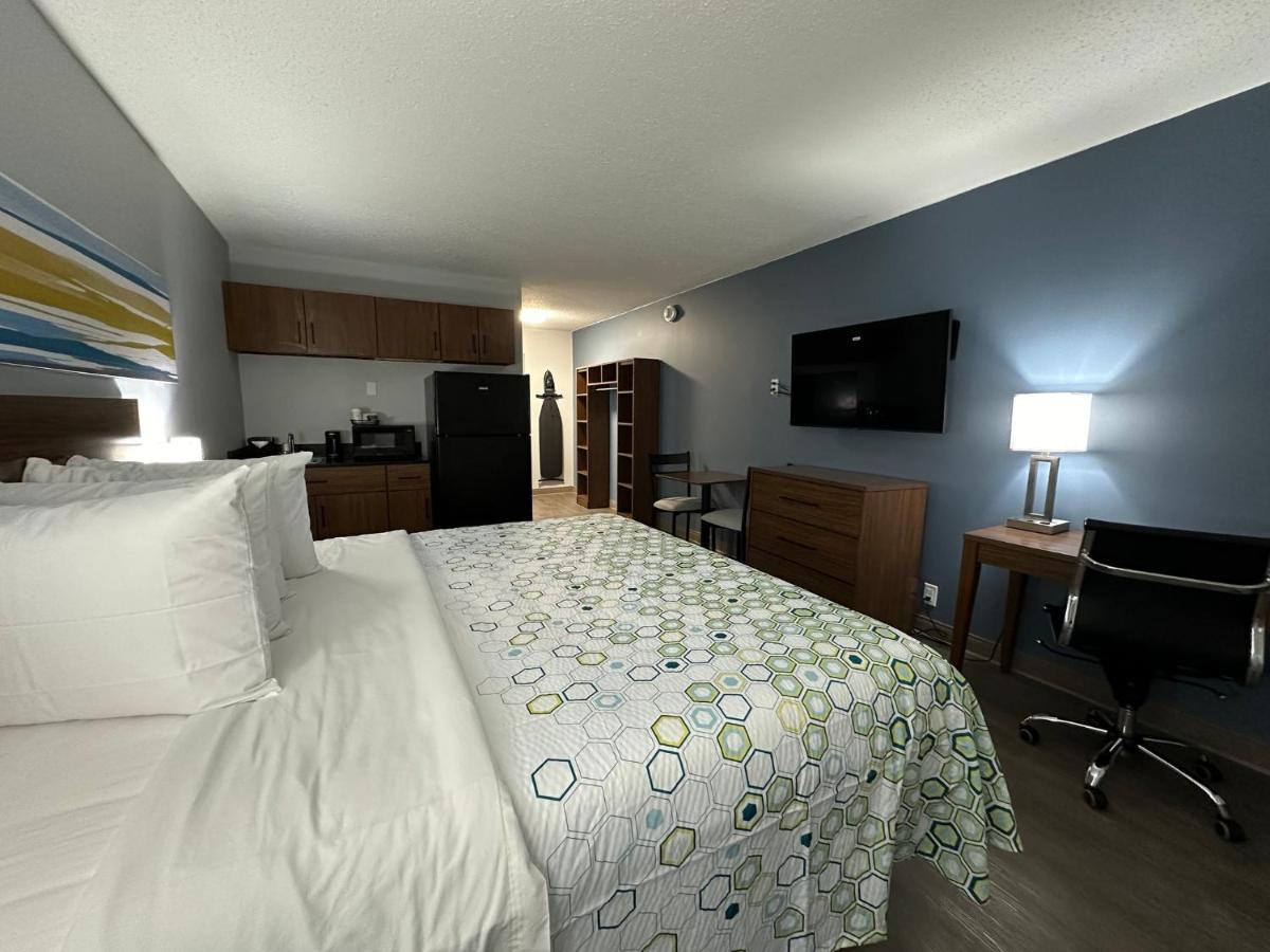 Ramada By Wyndham Cortland Hotel & Conference Center Экстерьер фото