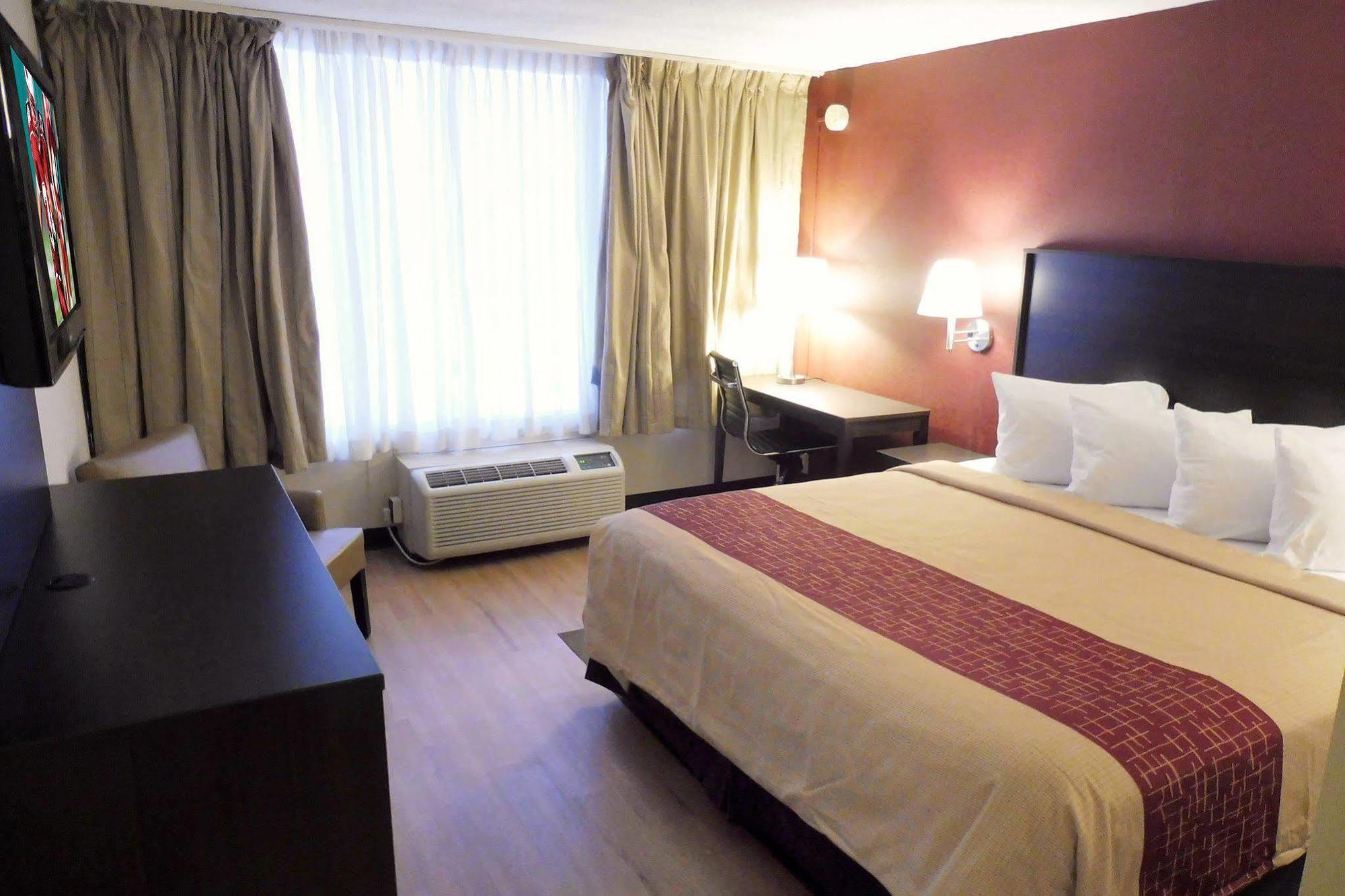 Ramada By Wyndham Cortland Hotel & Conference Center Экстерьер фото