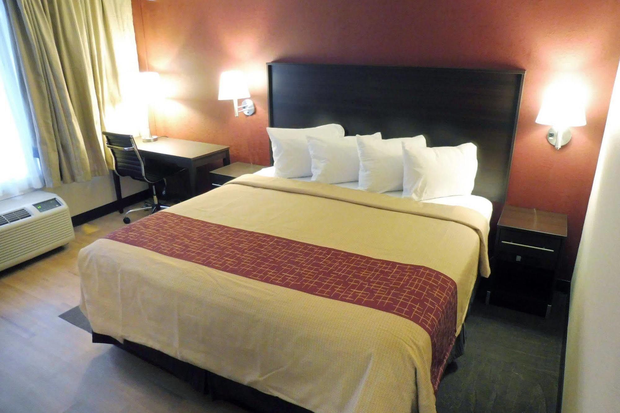 Ramada By Wyndham Cortland Hotel & Conference Center Экстерьер фото